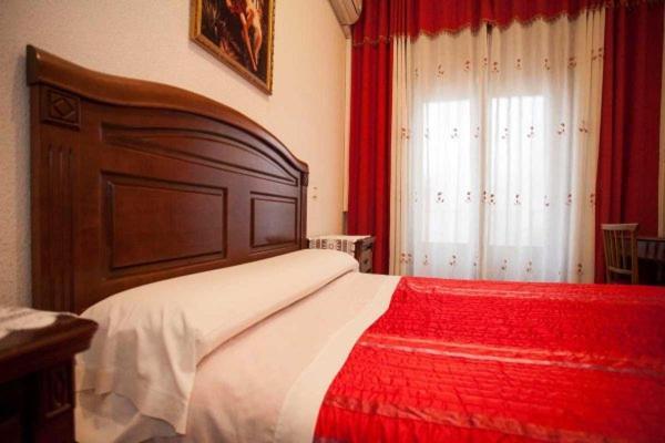 Hostal Palacios Fuencarral Мадрид Экстерьер фото