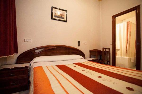 Hostal Palacios Fuencarral Мадрид Экстерьер фото
