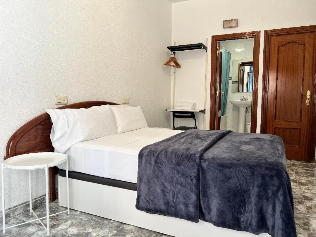 Hostal Palacios Fuencarral Мадрид Экстерьер фото