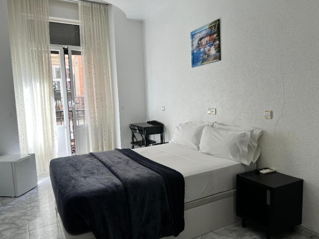 Hostal Palacios Fuencarral Мадрид Экстерьер фото