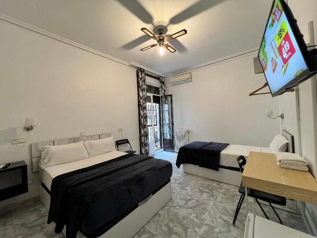 Hostal Palacios Fuencarral Мадрид Экстерьер фото