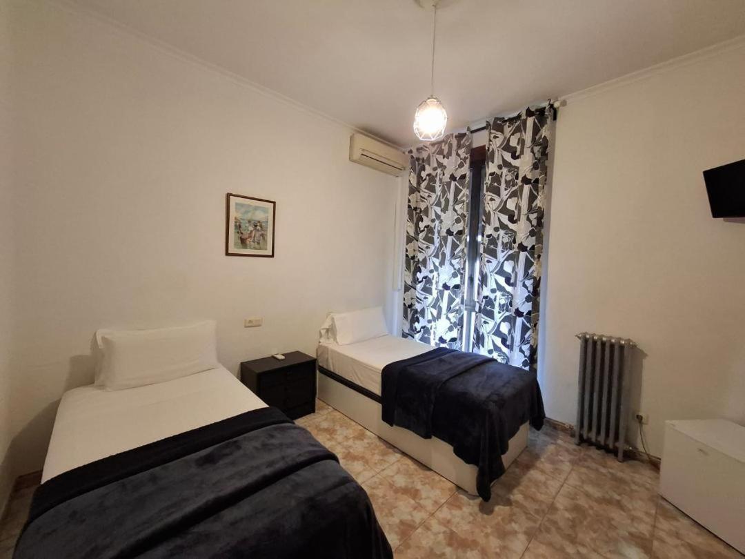 Hostal Palacios Fuencarral Мадрид Экстерьер фото
