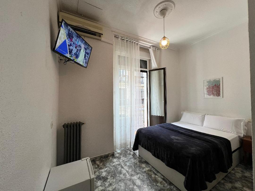 Hostal Palacios Fuencarral Мадрид Экстерьер фото