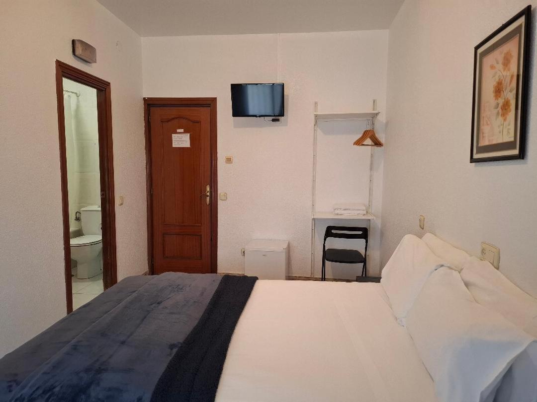Hostal Palacios Fuencarral Мадрид Экстерьер фото