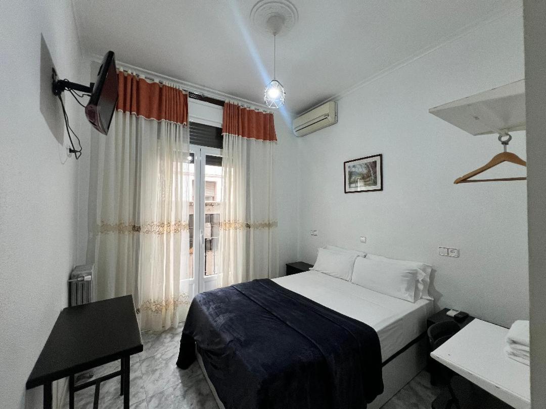 Hostal Palacios Fuencarral Мадрид Экстерьер фото