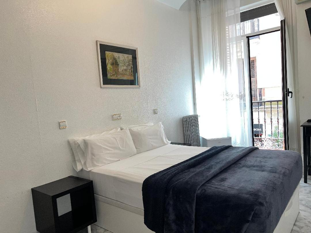 Hostal Palacios Fuencarral Мадрид Экстерьер фото