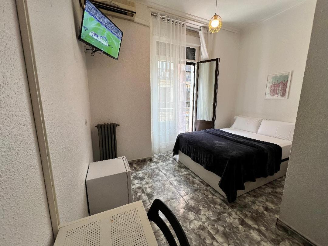 Hostal Palacios Fuencarral Мадрид Экстерьер фото