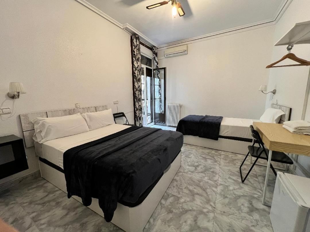 Hostal Palacios Fuencarral Мадрид Экстерьер фото