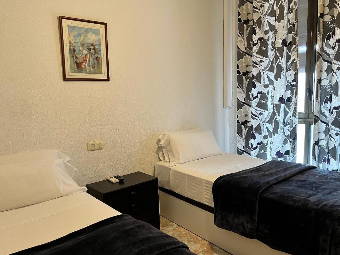 Hostal Palacios Fuencarral Мадрид Экстерьер фото