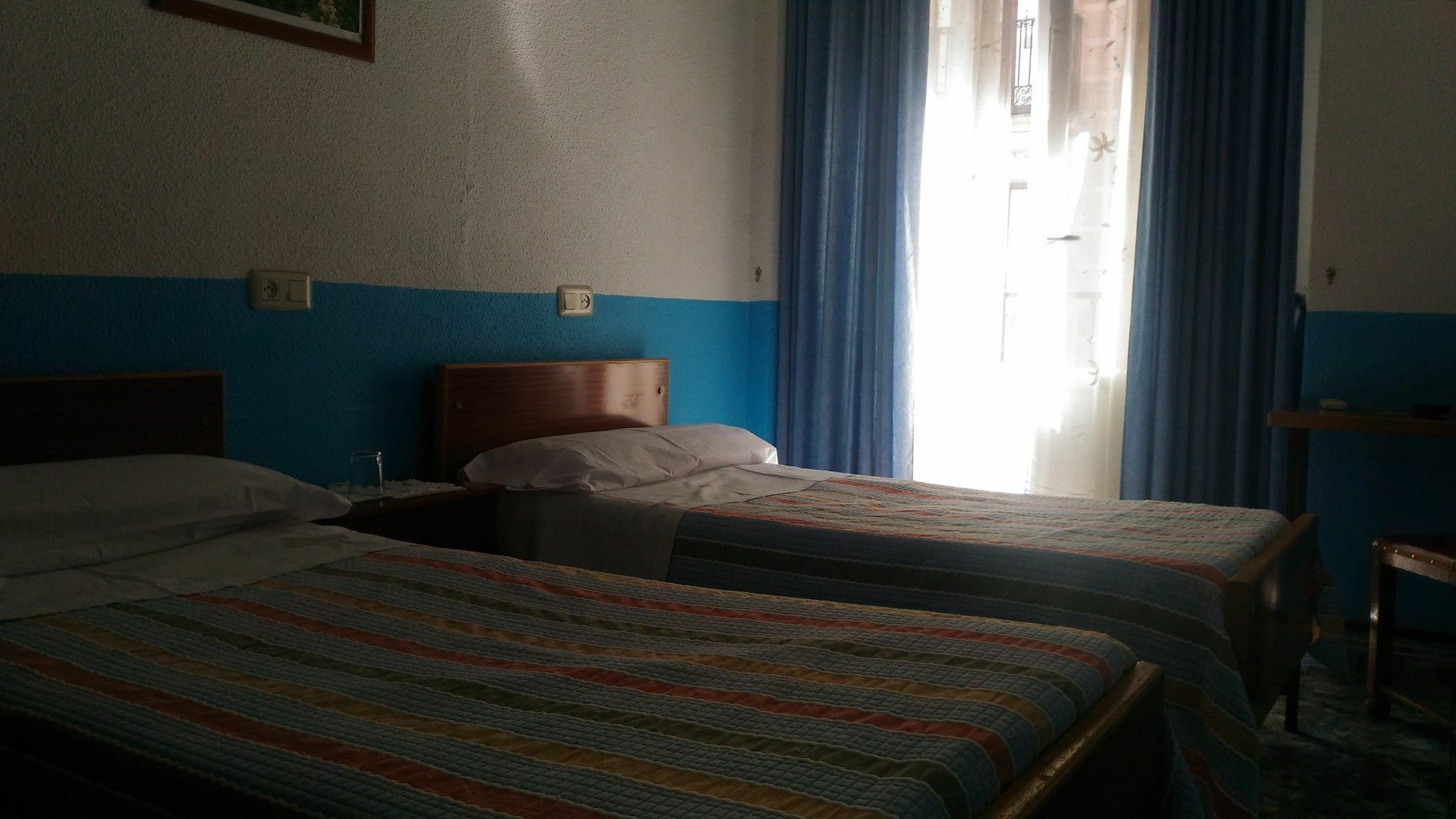Hostal Palacios Fuencarral Мадрид Экстерьер фото